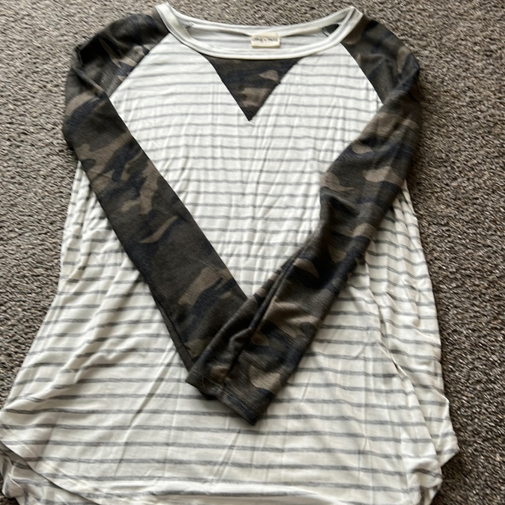 Long sleeve tee